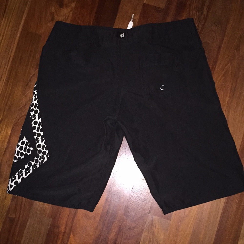 Volcom Shorts - Picture 2 of 2